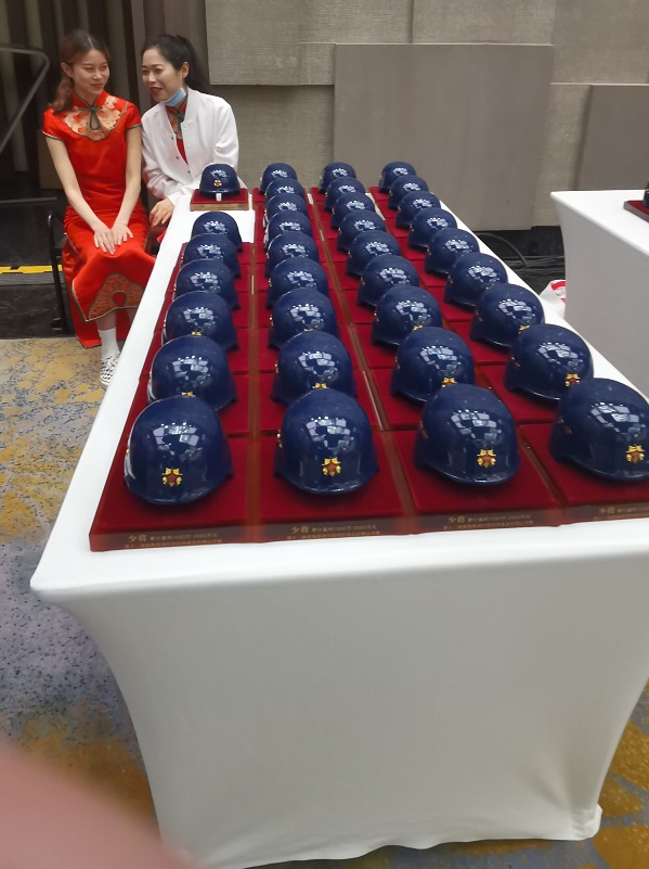 特種兵金銀頭盔定制業(yè)績達標員工經(jīng)理獎勵